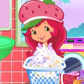 Игра Шарлотта Земляничка стирает одежду